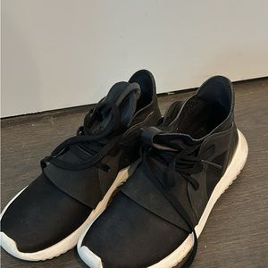 Adidas Tubular - black and white women size 5
